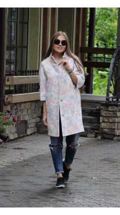 Straight-cut coat with one-piece sleeves